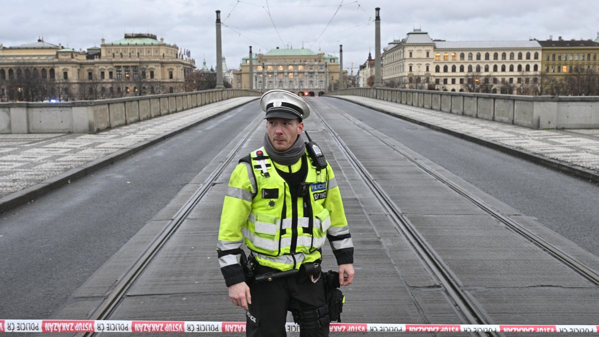 Nevycházejte, vyzvala policie lidi po střelbě na pražské fakultě